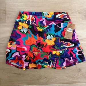 DONA JO WOMENS SKORT - new with tags sz 2 or large